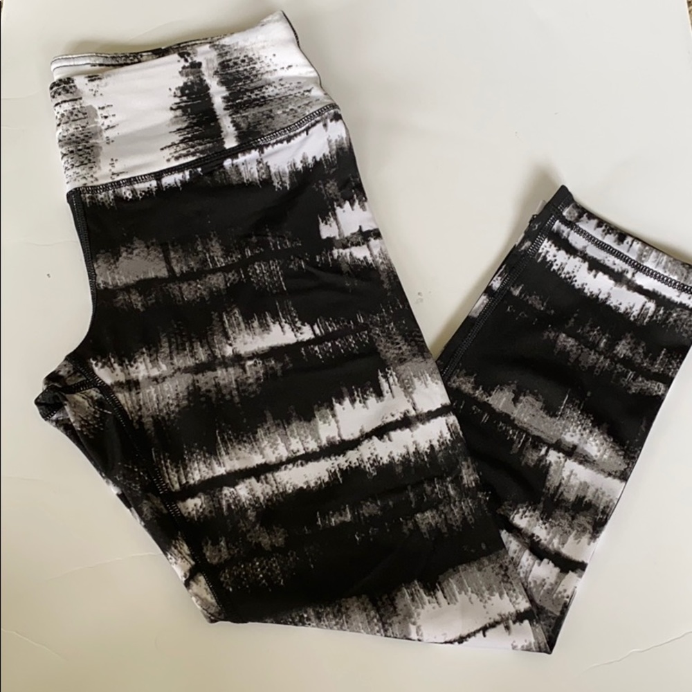 Black and white exercise leggings